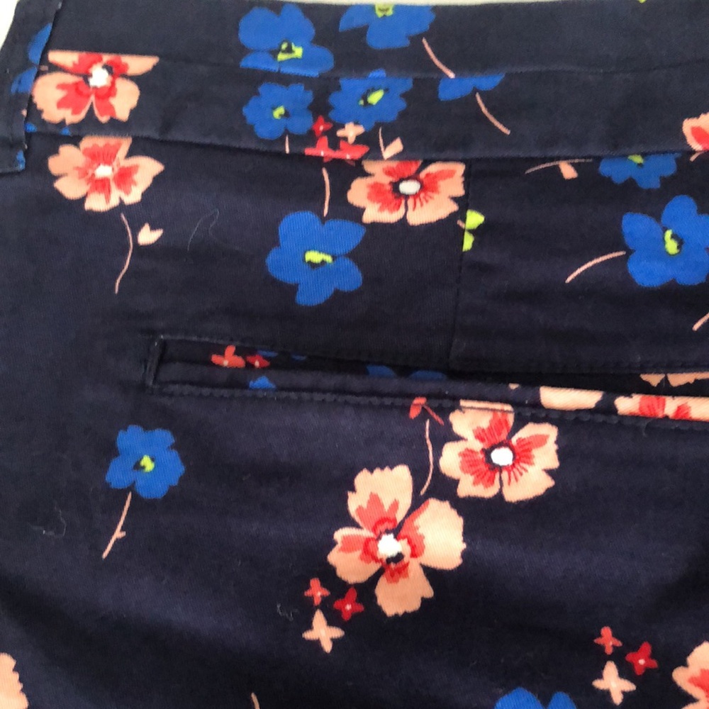 GAP KHAKIS Shorts City 3” SZ 14 Floral Blue Like New! - Picture 4 of 8